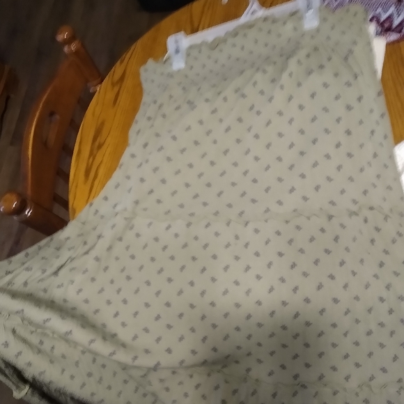 Green Tiered Skirt - Picture 2 of 3